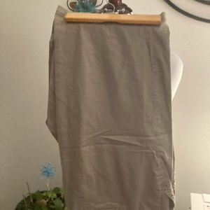 Avenue Chinos (Bermudas) Gray size 20